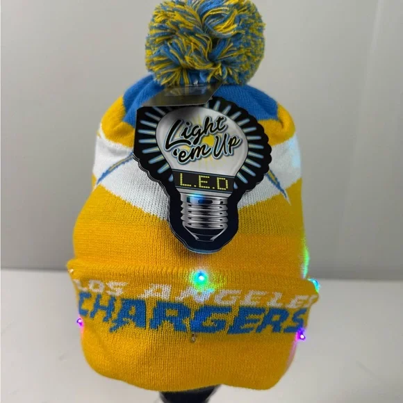 Los Angeles LA Chargers Beanie Pompom Light Up LED Hat New NWT - Picture 3 of 11
